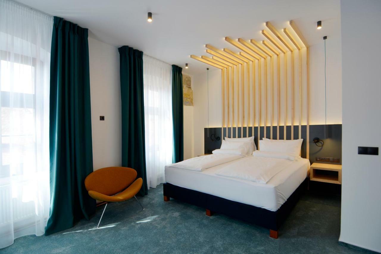 Kleines Hotel Sibiu Extérieur photo