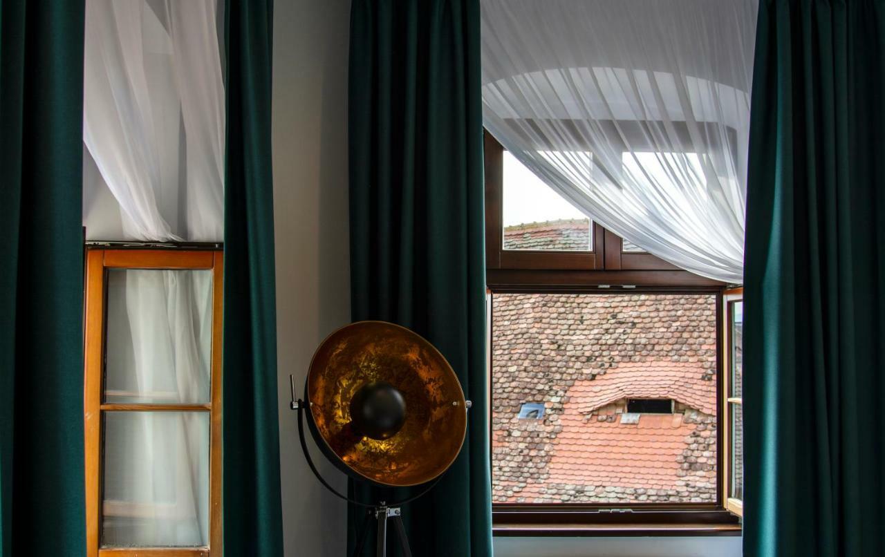 Kleines Hotel Sibiu Extérieur photo