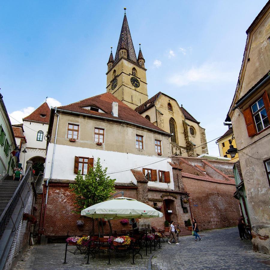 Kleines Hotel Sibiu Extérieur photo